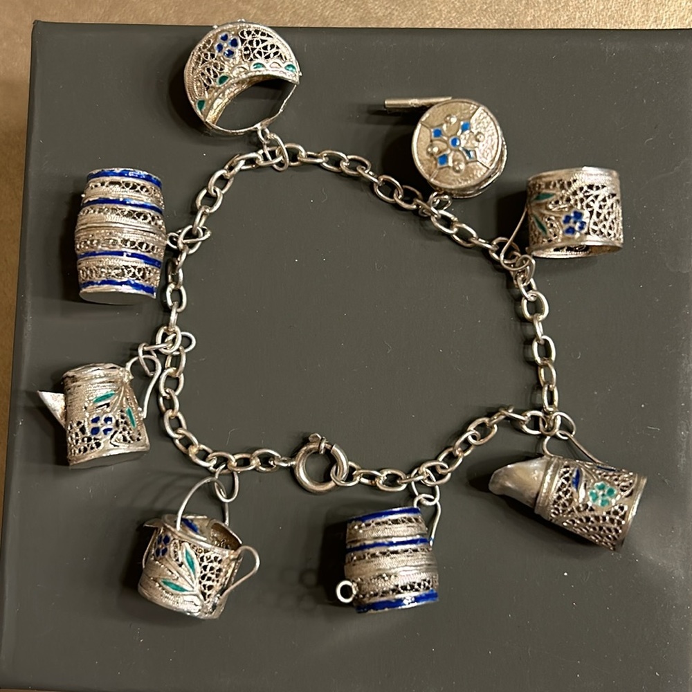 Vintage The Filigrees King charm bracelet